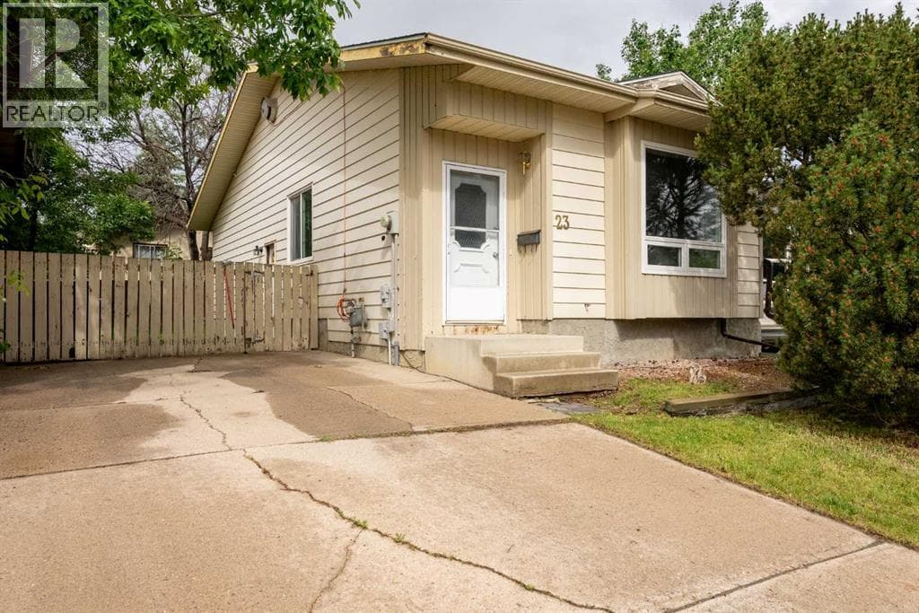 23 Dakota Road W