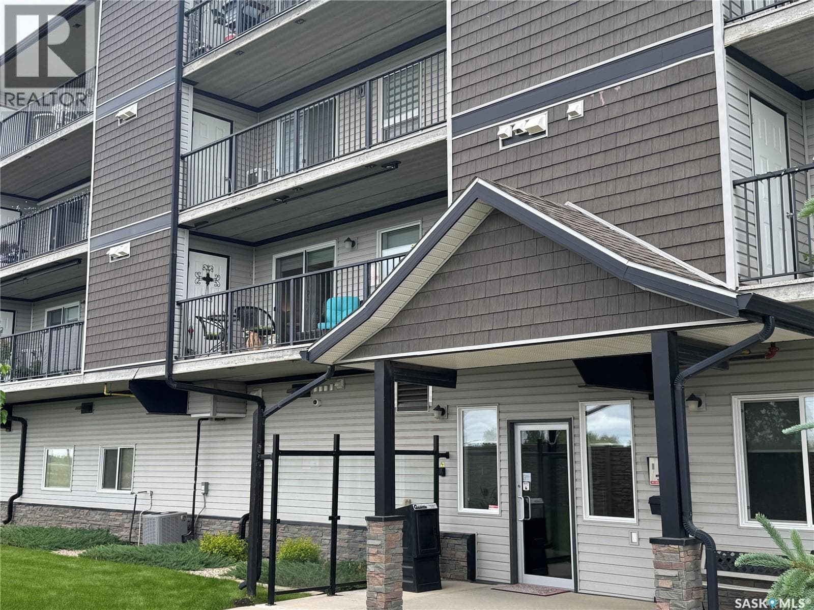 201 135 Beaudry CRESCENT — photo 2