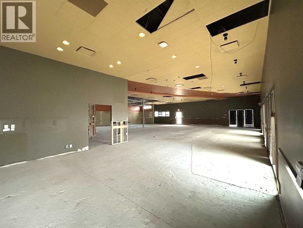 2030 Strachan Road SE — photo 2