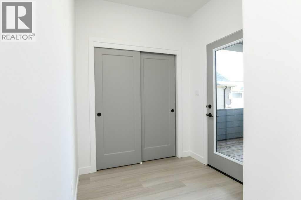 664 Devonia Road W — photo 2