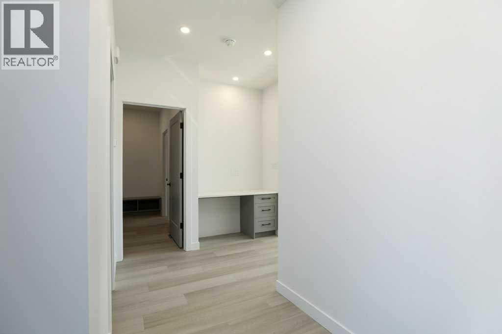 664 Devonia Road W — photo 3