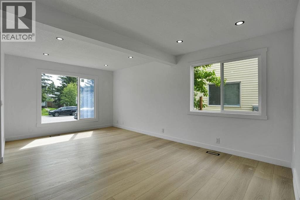 6471 54 Street NE — photo 2
