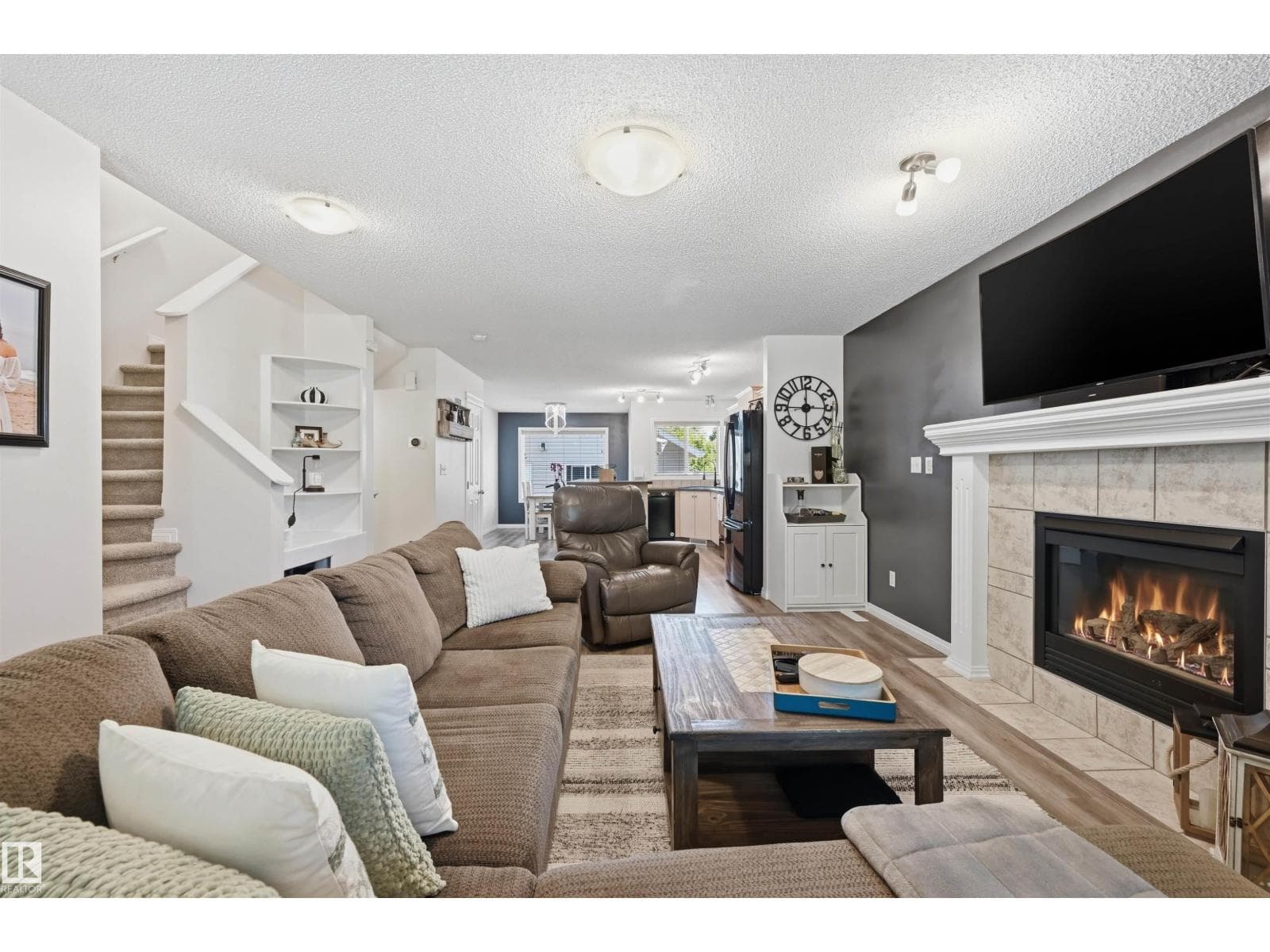 12028 18 AV SW — photo 2