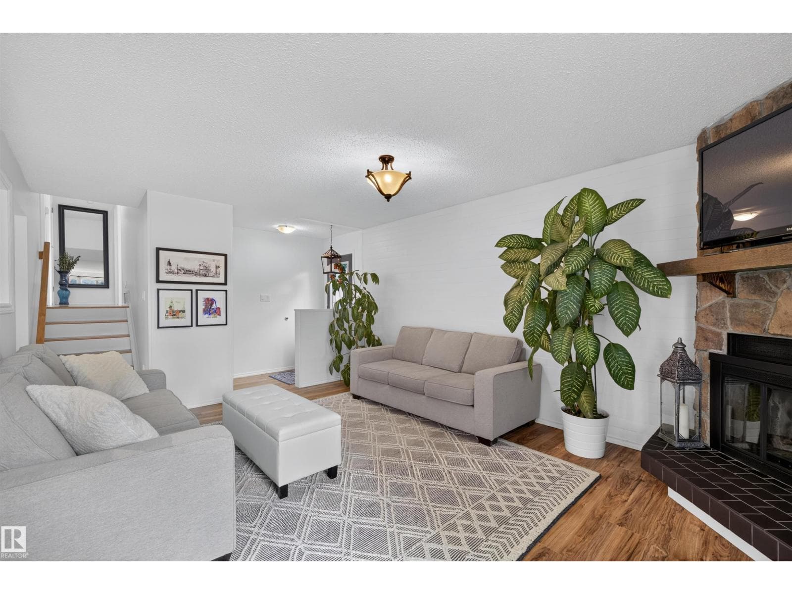 244 Knottwood RD N NW — photo 3