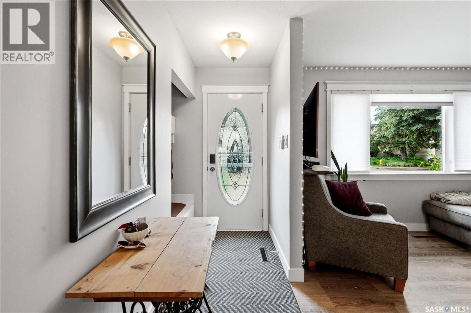 14 Stewart AVENUE — photo 2