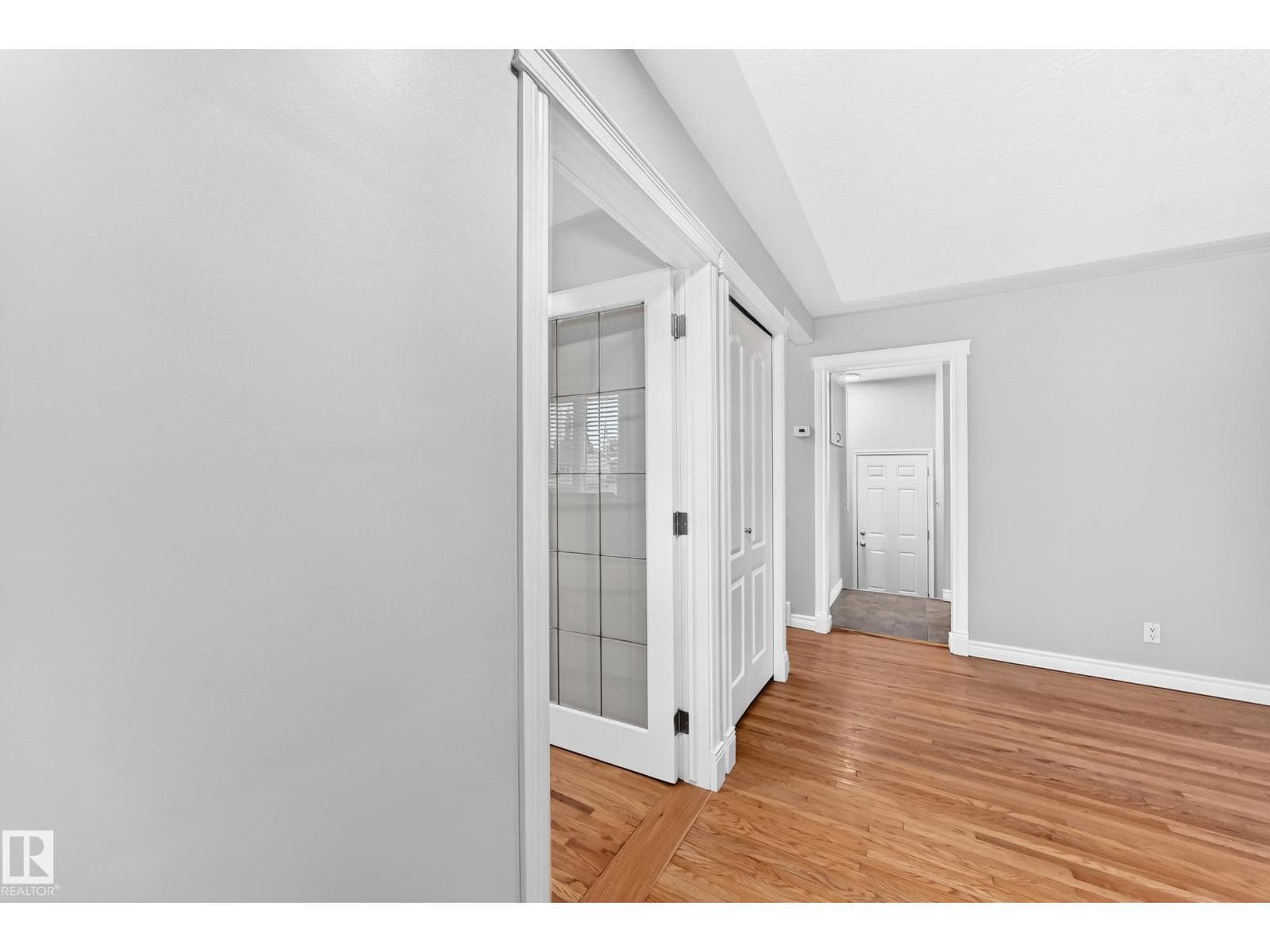 7307 76 ST NW — photo 2