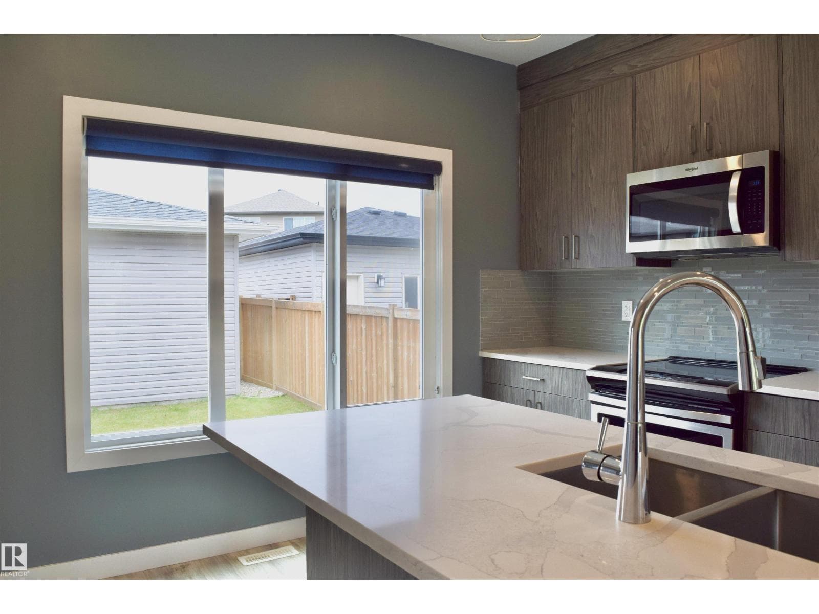 61 DILLINGHAM AV — photo 3