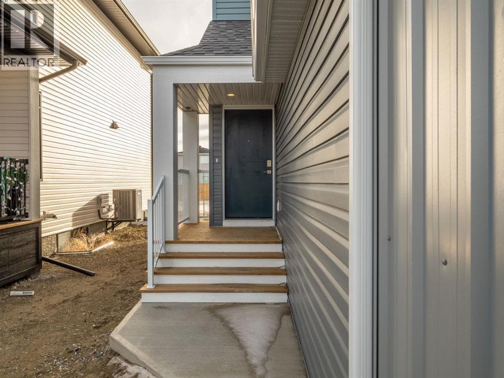 746 Violet Place W — photo 3