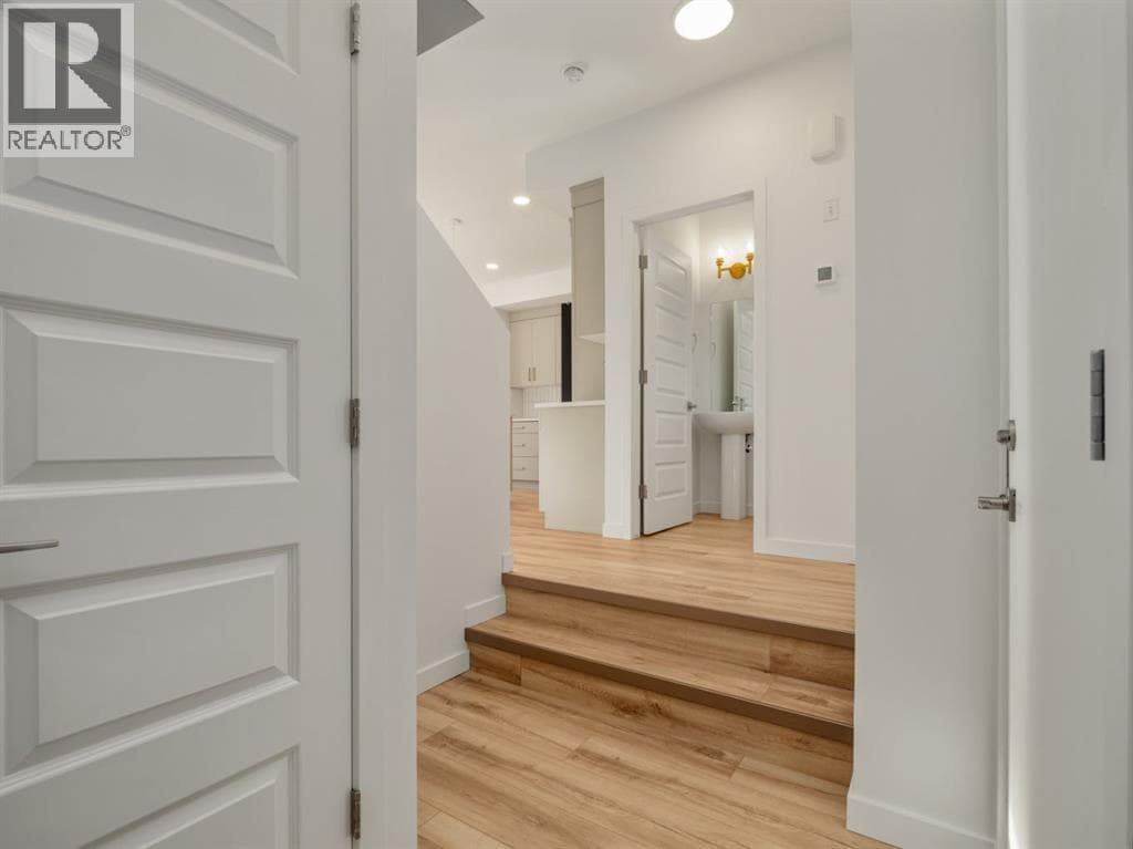 746 Violet Place W — photo 4
