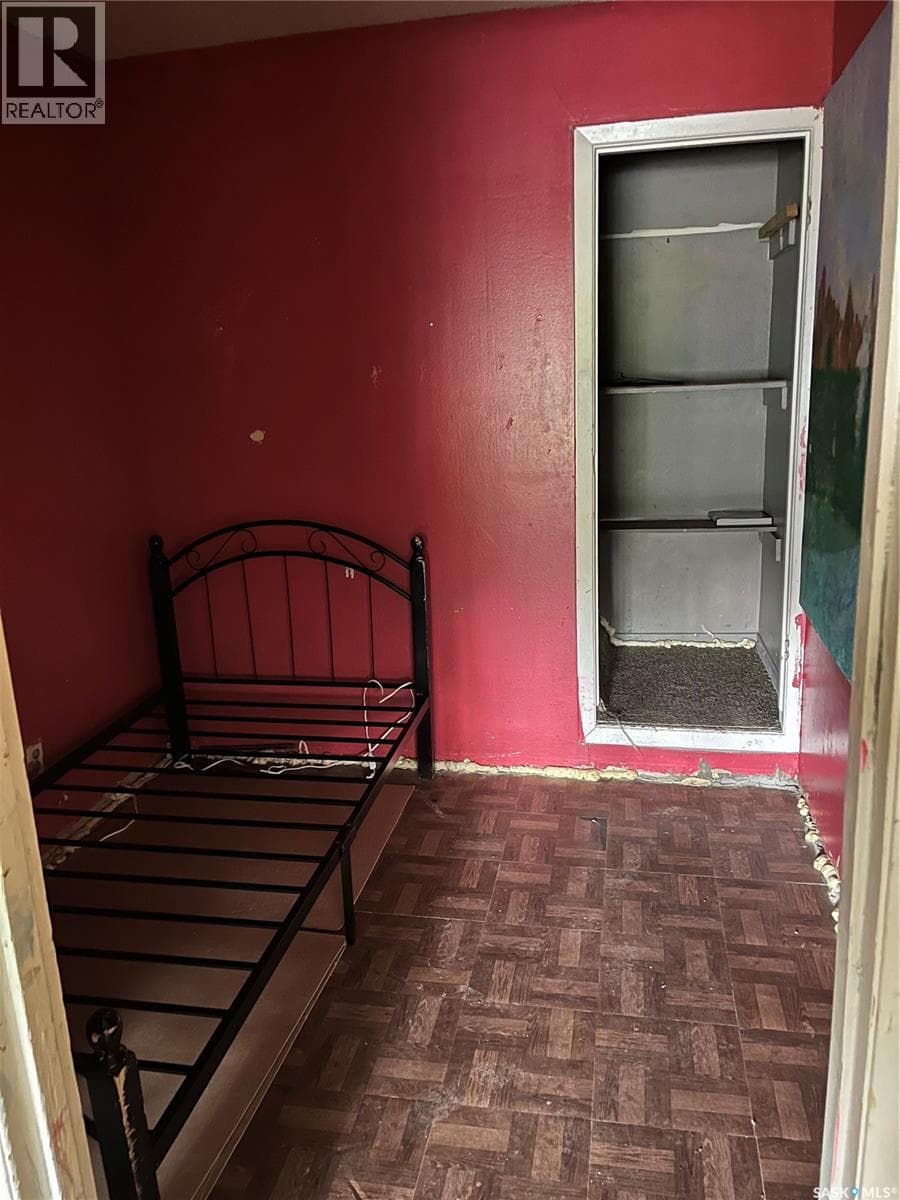 1024 Athol STREET — photo 3