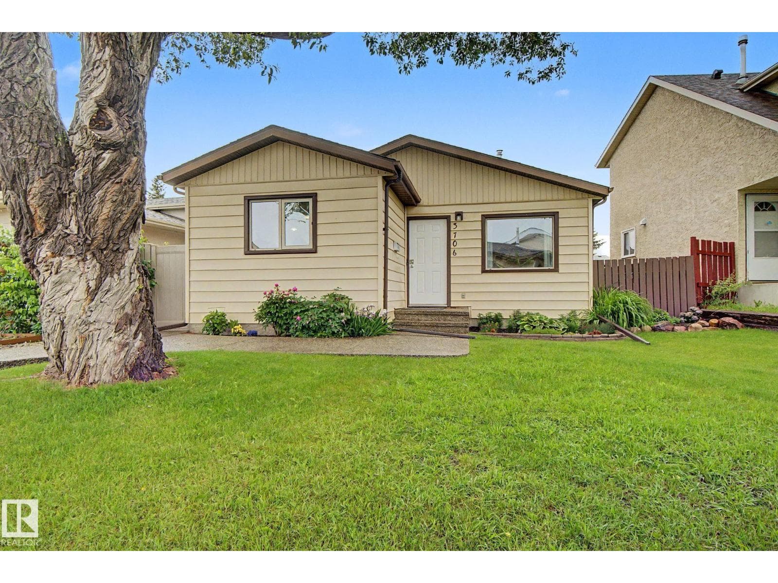 3706 41 AV NW