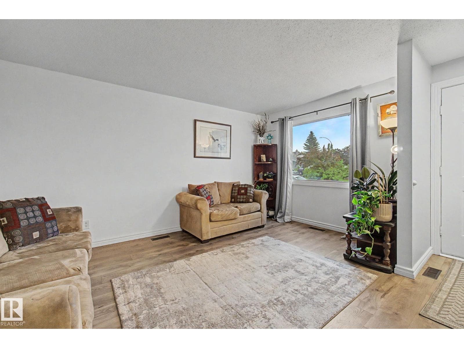 3706 41 AV NW — photo 2