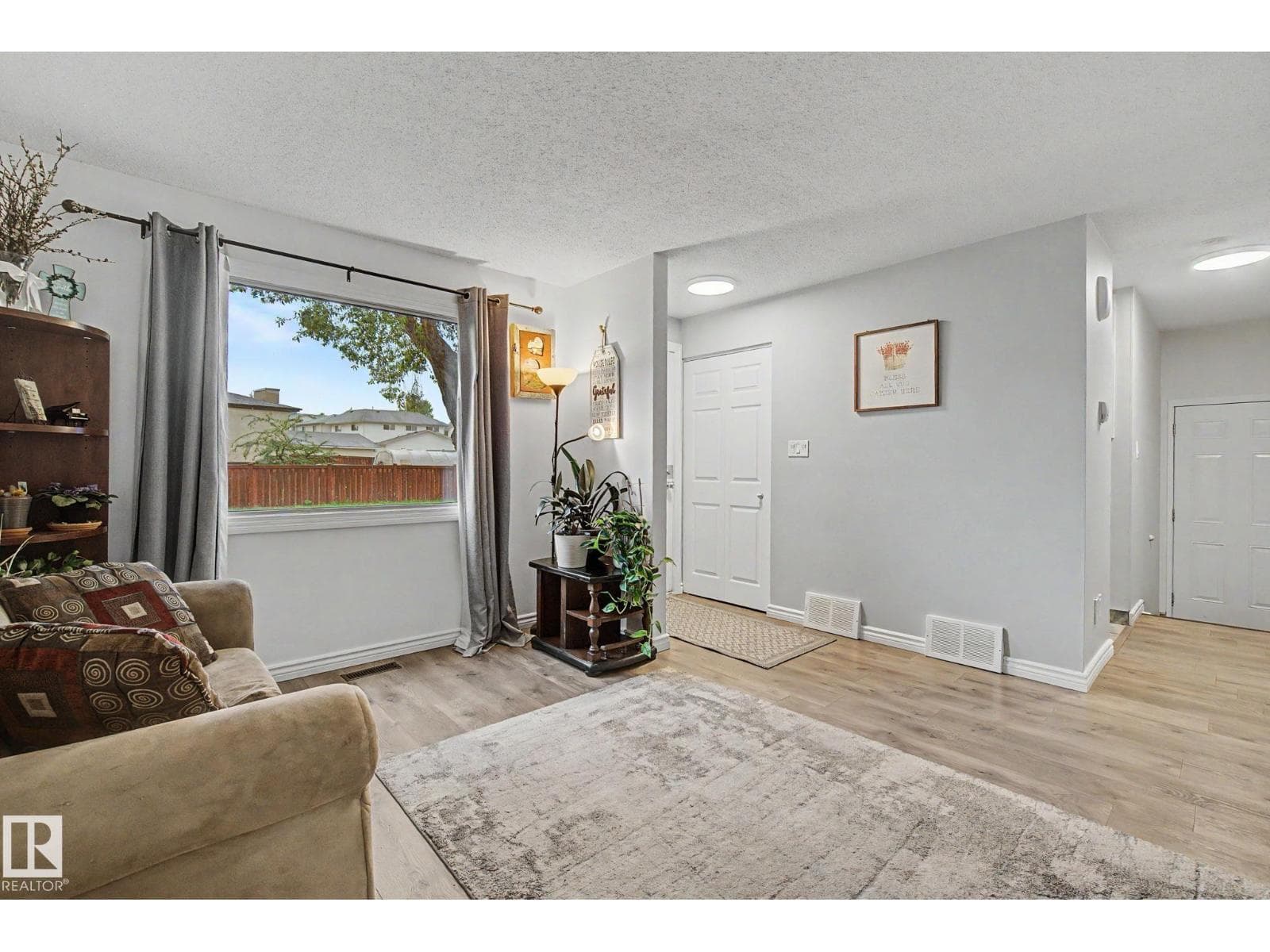 3706 41 AV NW — photo 3