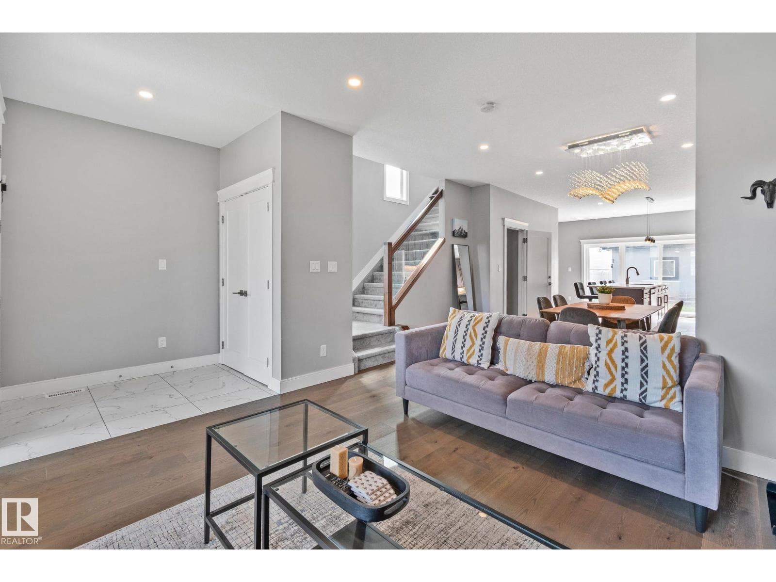 9855 79 AV NW — photo 5