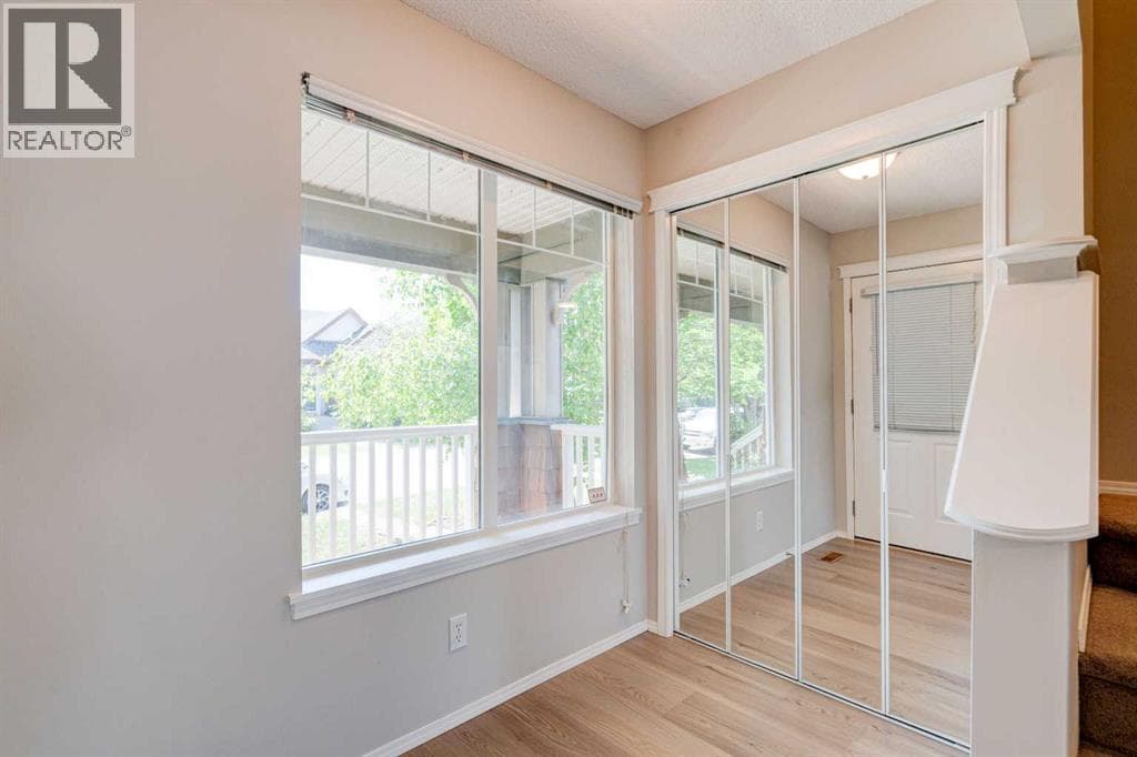 173 Copperfield Gardens SE — photo 5