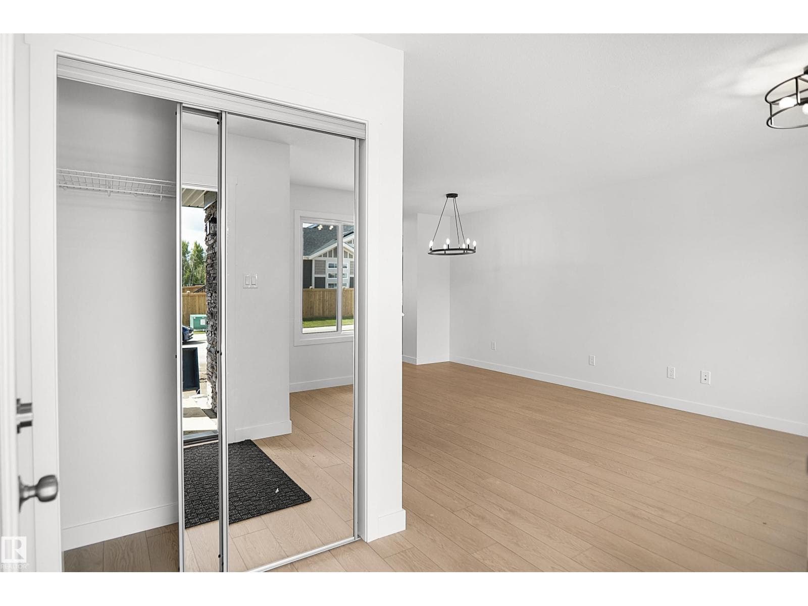 19488 21 AV NW — photo 3