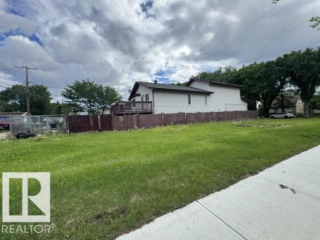 11447 90 ST NW
