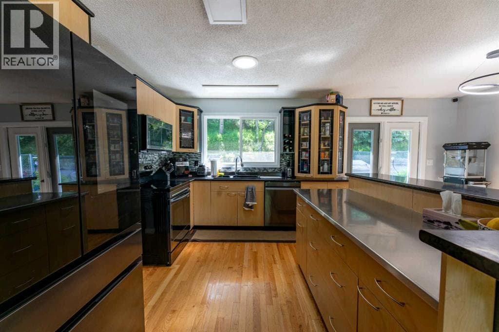 153 Alder Drive — photo 2
