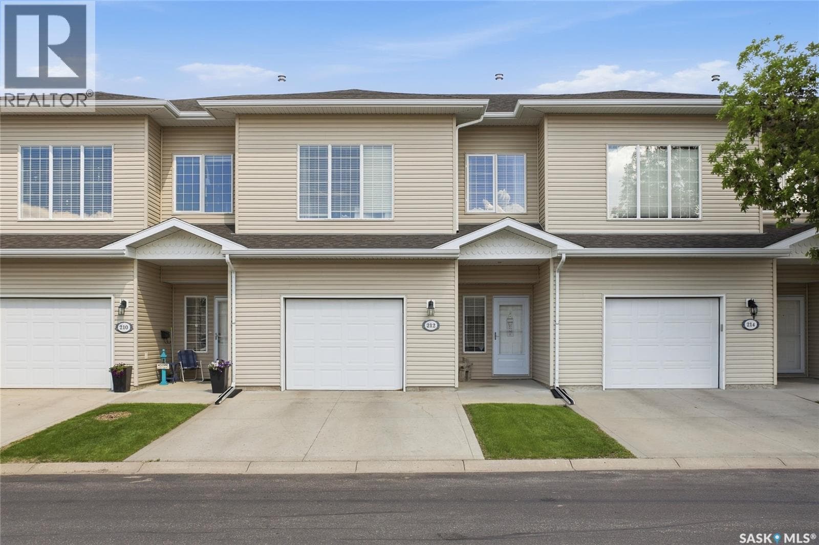 212 Mount Royal PLACE — photo 2
