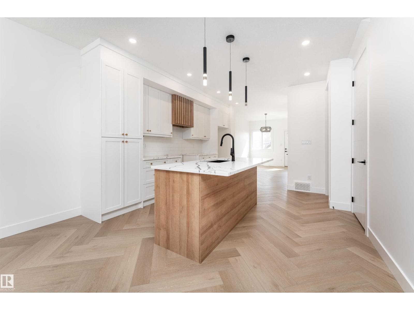 533 Robinson BV — photo 2