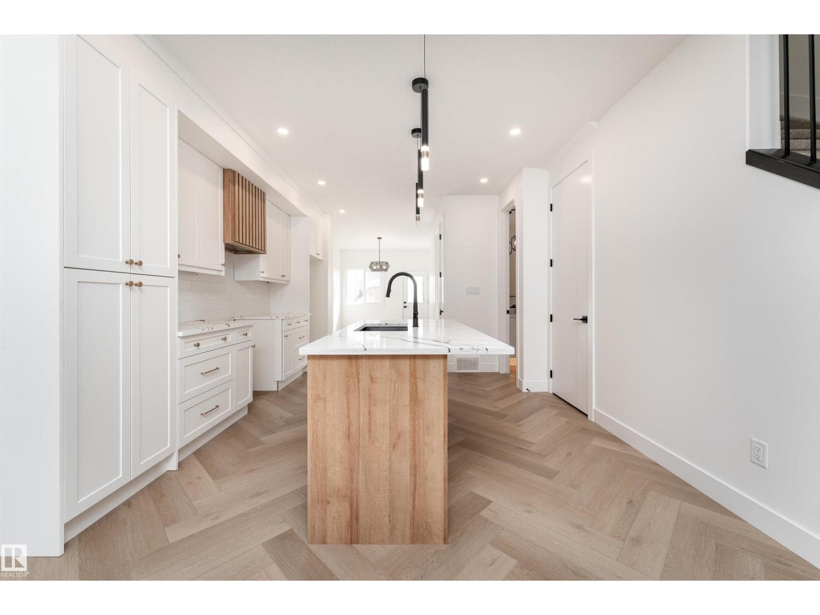 533 Robinson BV — photo 3