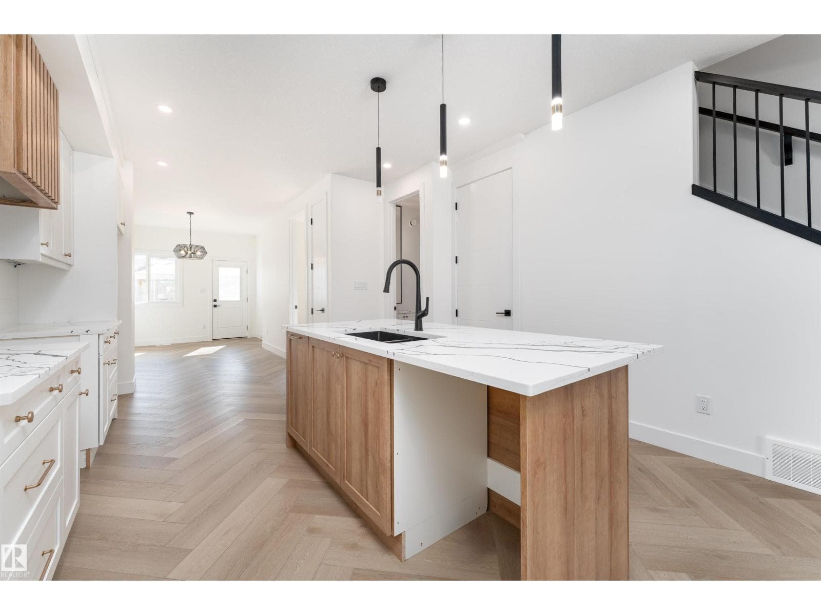 533 Robinson BV — photo 4