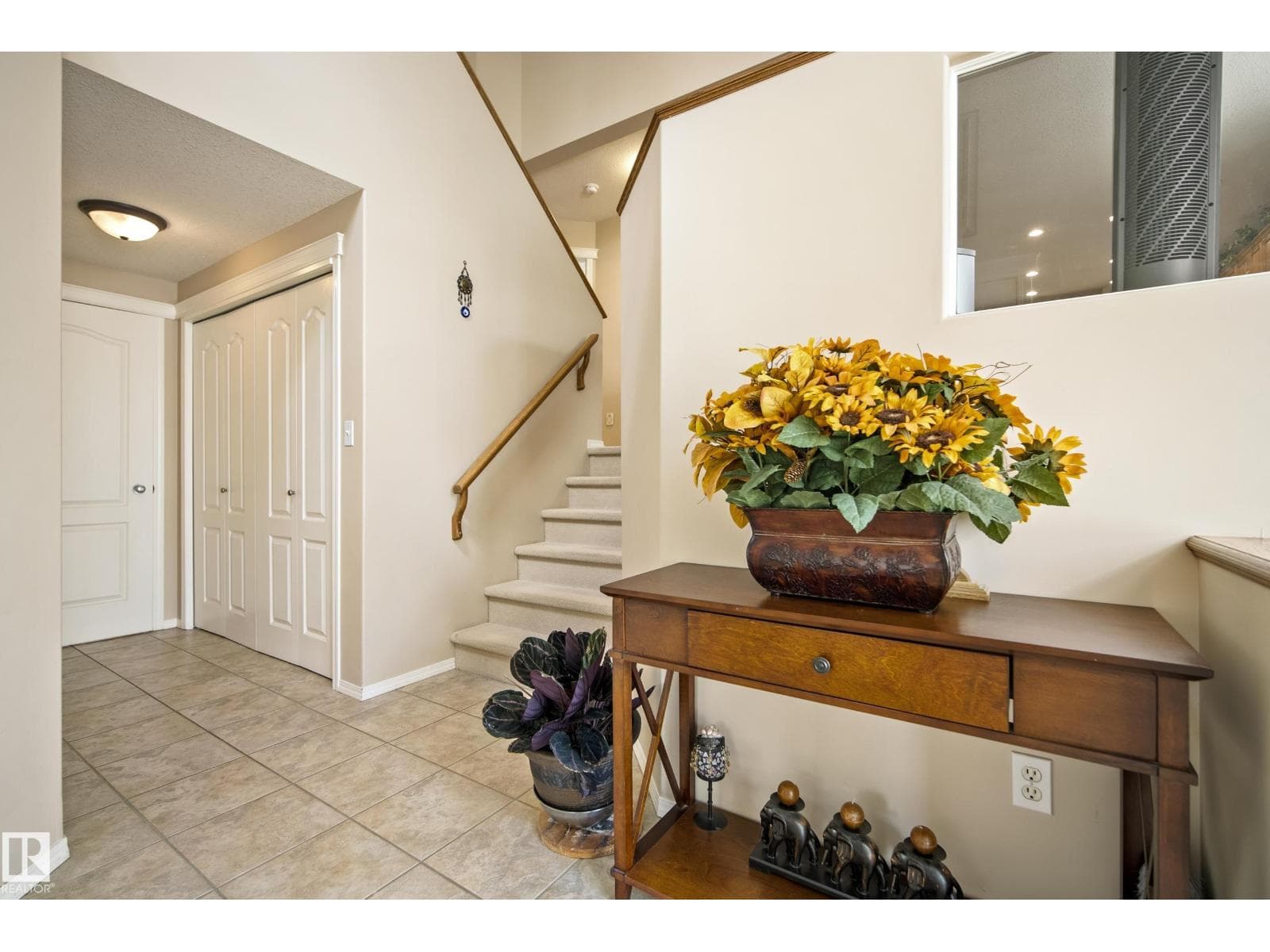 84 RIDGEHAVEN CR — photo 3