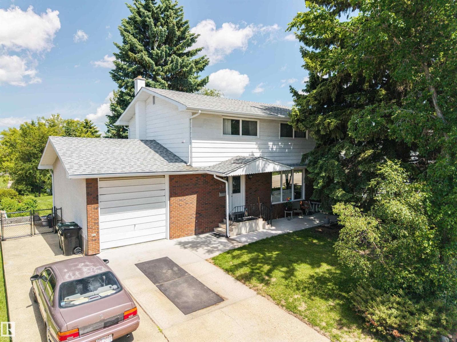39 MANOR DR
