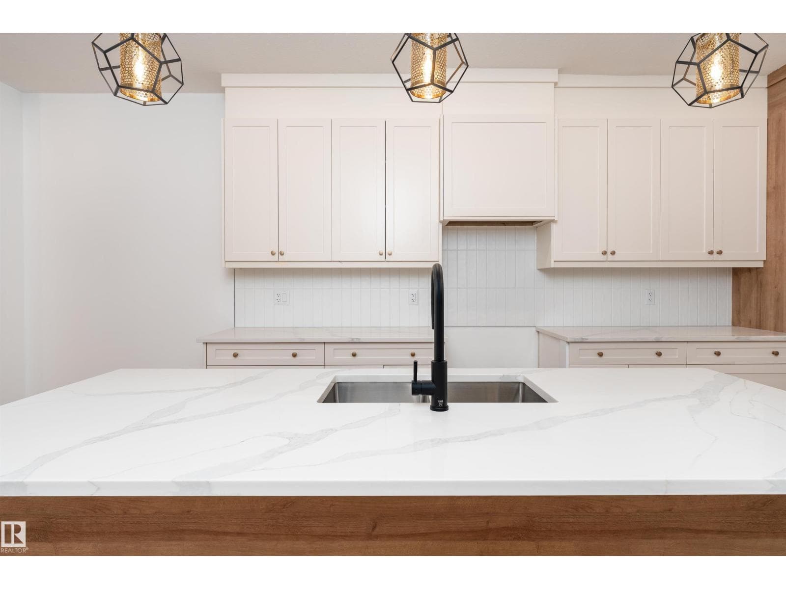 535 Robinson BV — photo 2
