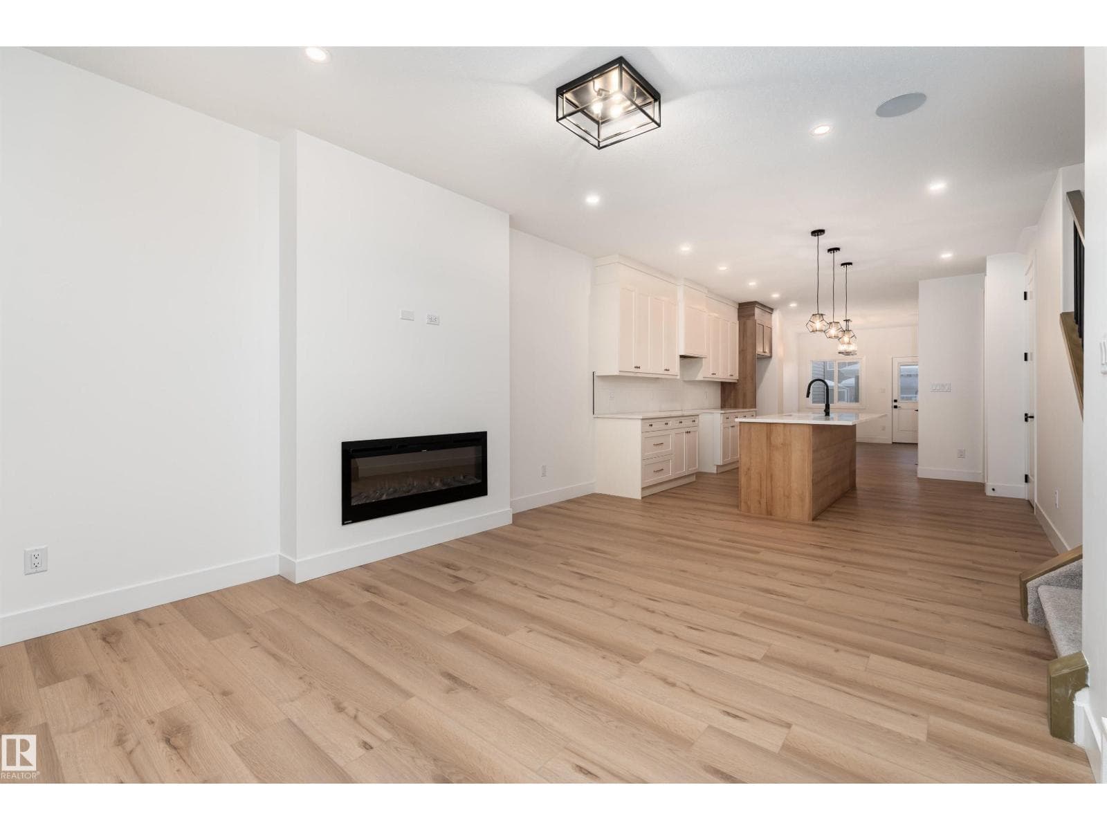 535 Robinson BV — photo 3