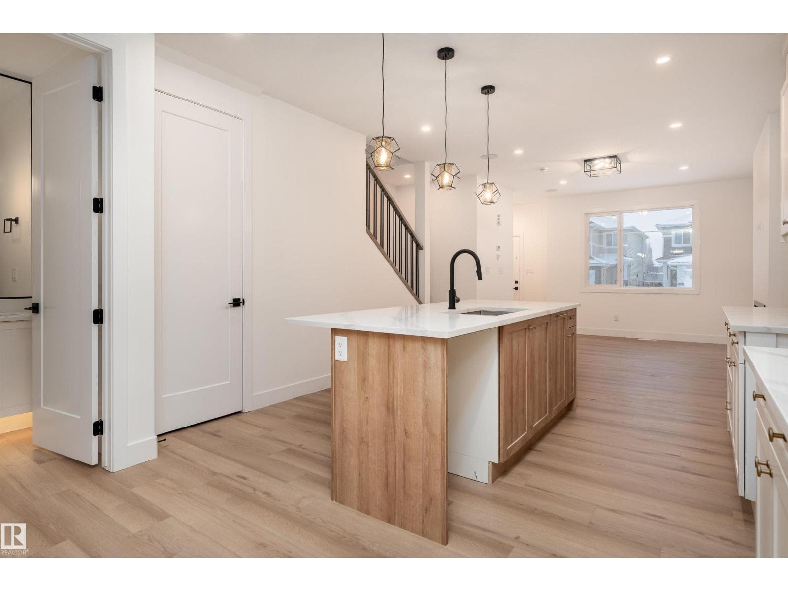 535 Robinson BV — photo 4
