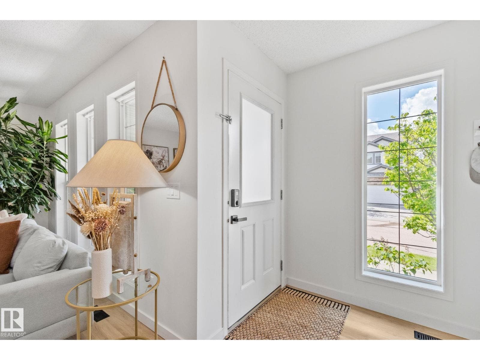 22 VIVIAN WY — photo 2