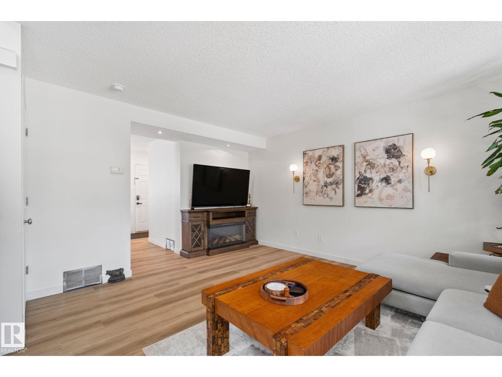 22 VIVIAN WY — photo 3