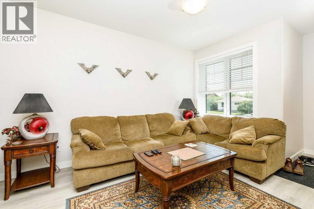 3918 47 Street — photo 4