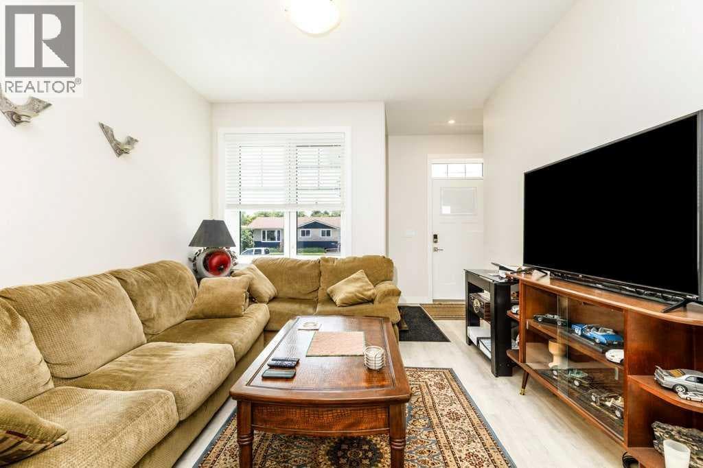 3918 47 Street — photo 5
