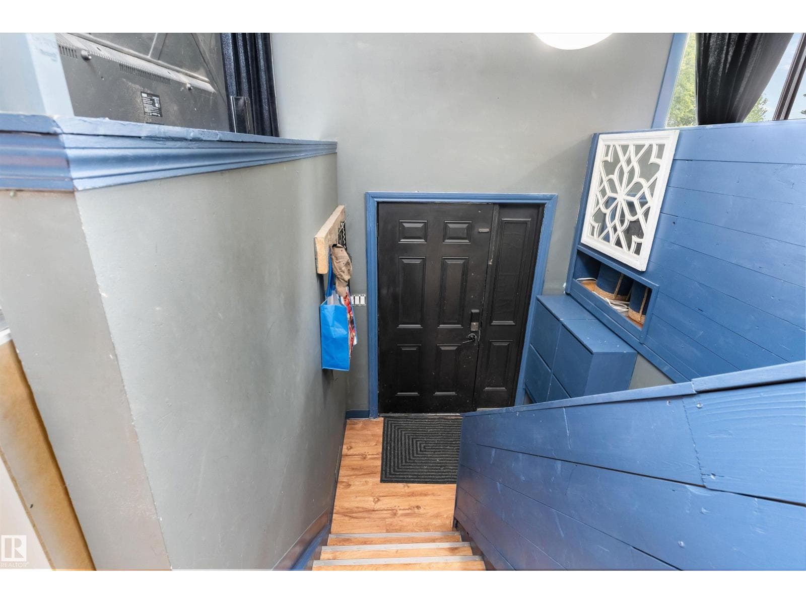 14 2 AV S — photo 3