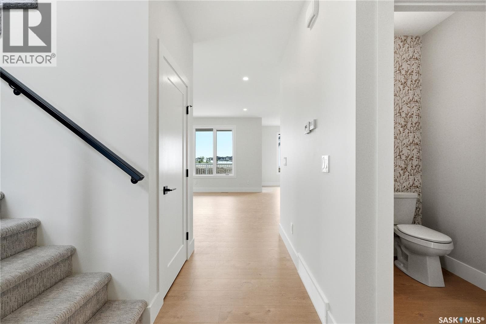 218 Veterans DRIVE — photo 4