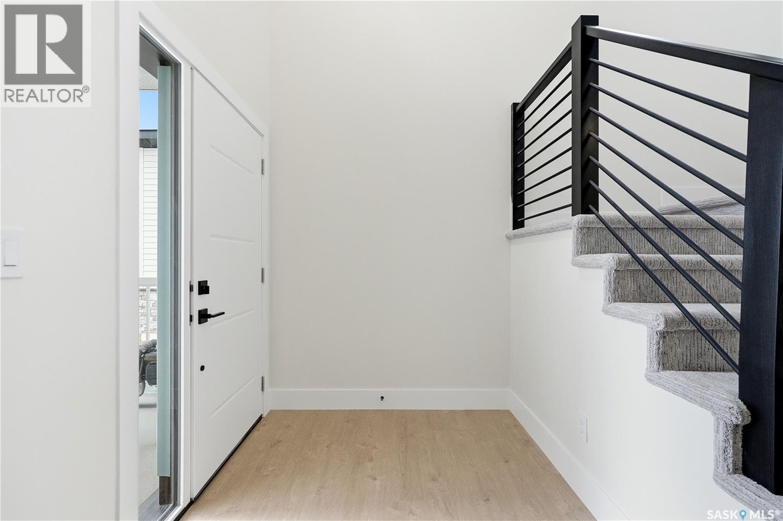 218 Veterans DRIVE — photo 3