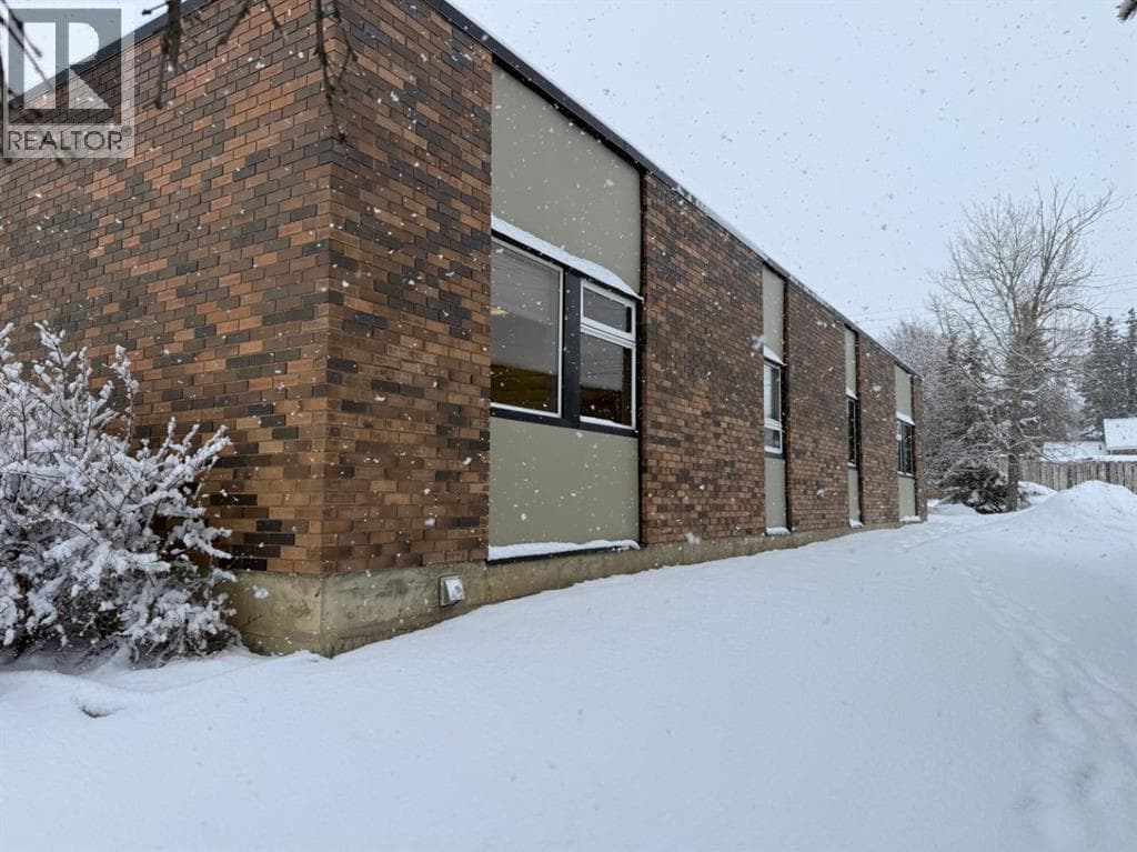 906 2 Avenue — photo 3