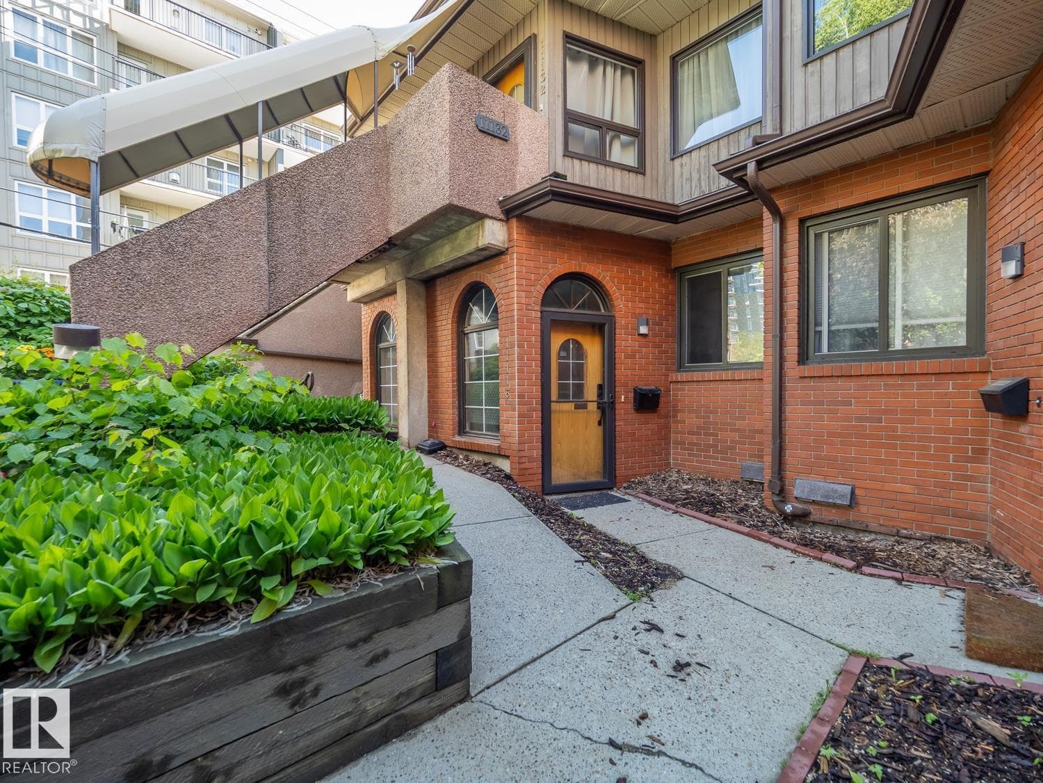 11116 83 AV NW — photo 2