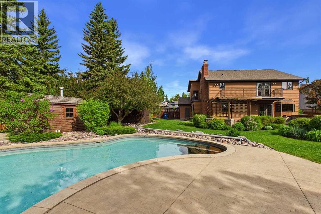 168 Canterville Drive SW — photo 2