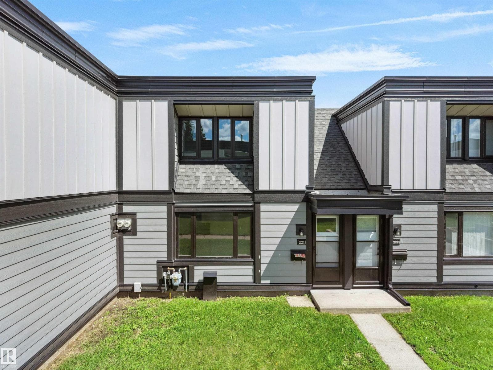 #221 11421 34 ST NW