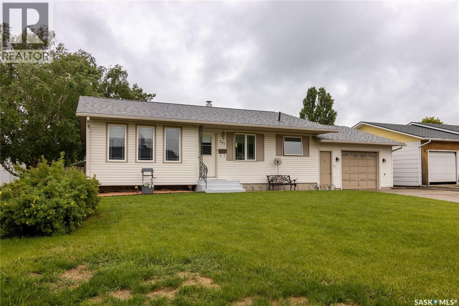507 Dennis STREET — photo 3