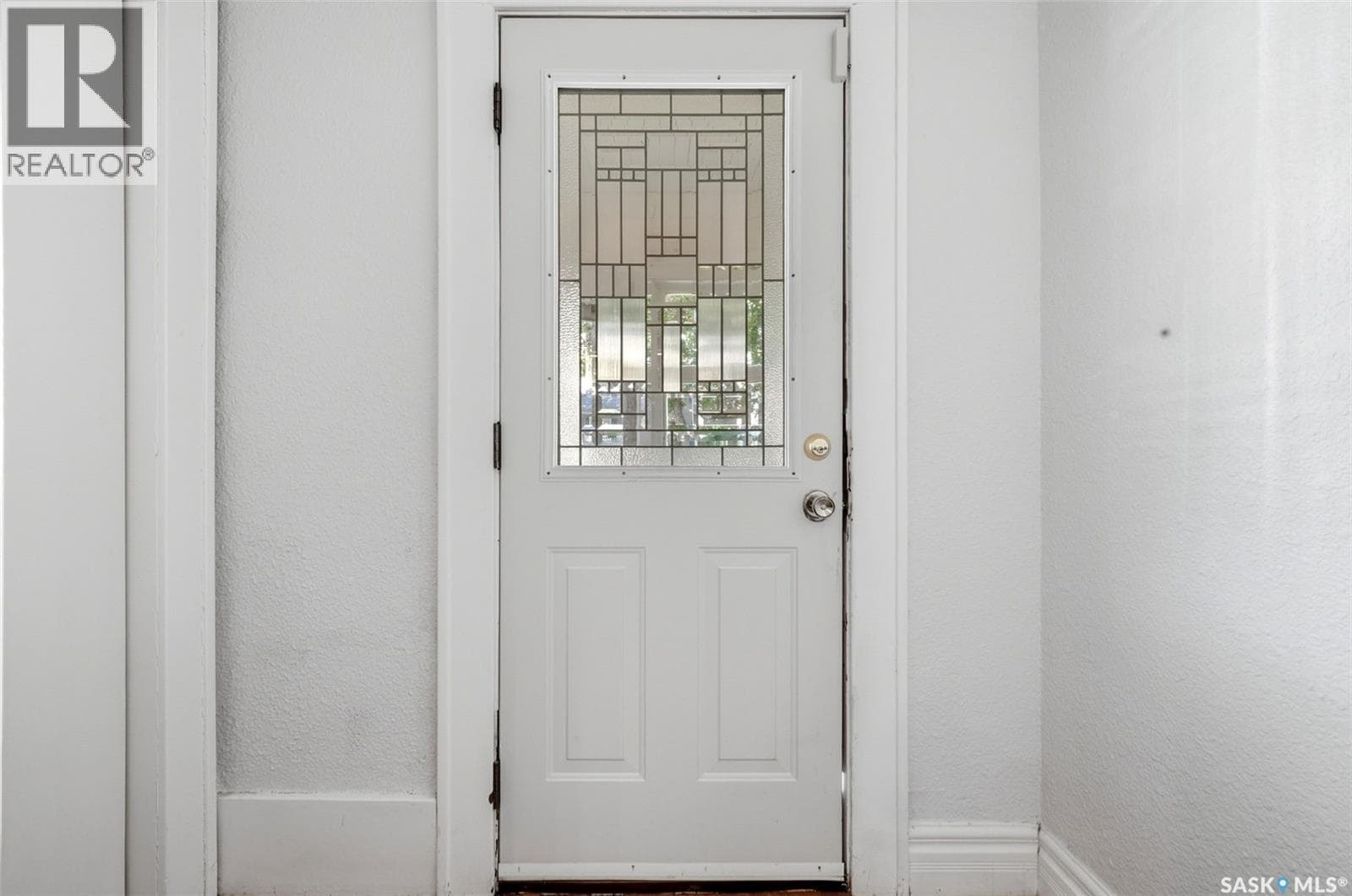 2917 Robinson STREET — photo 3