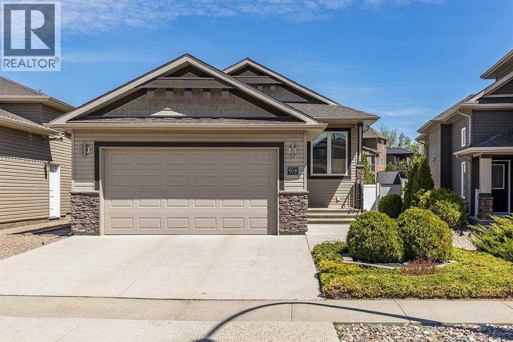 604 Vista Drive SE — photo 2