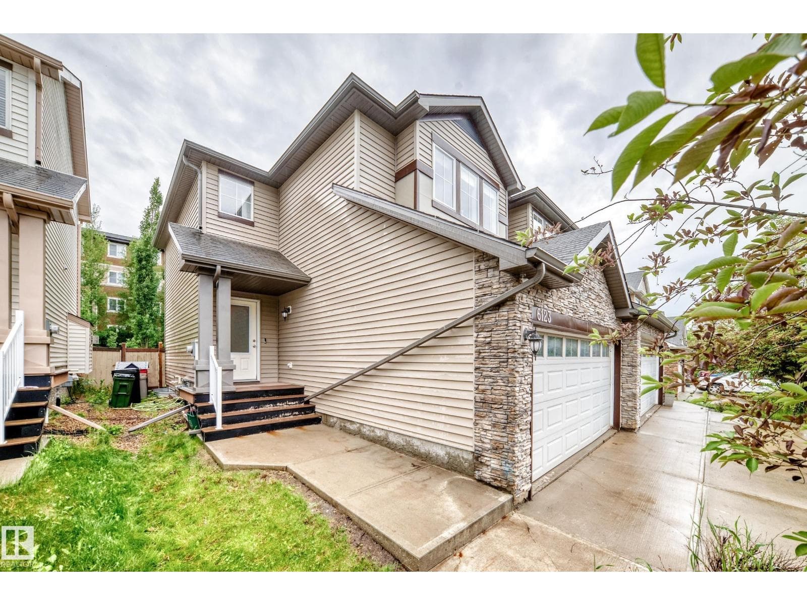 6123 13 AV SW — photo 2