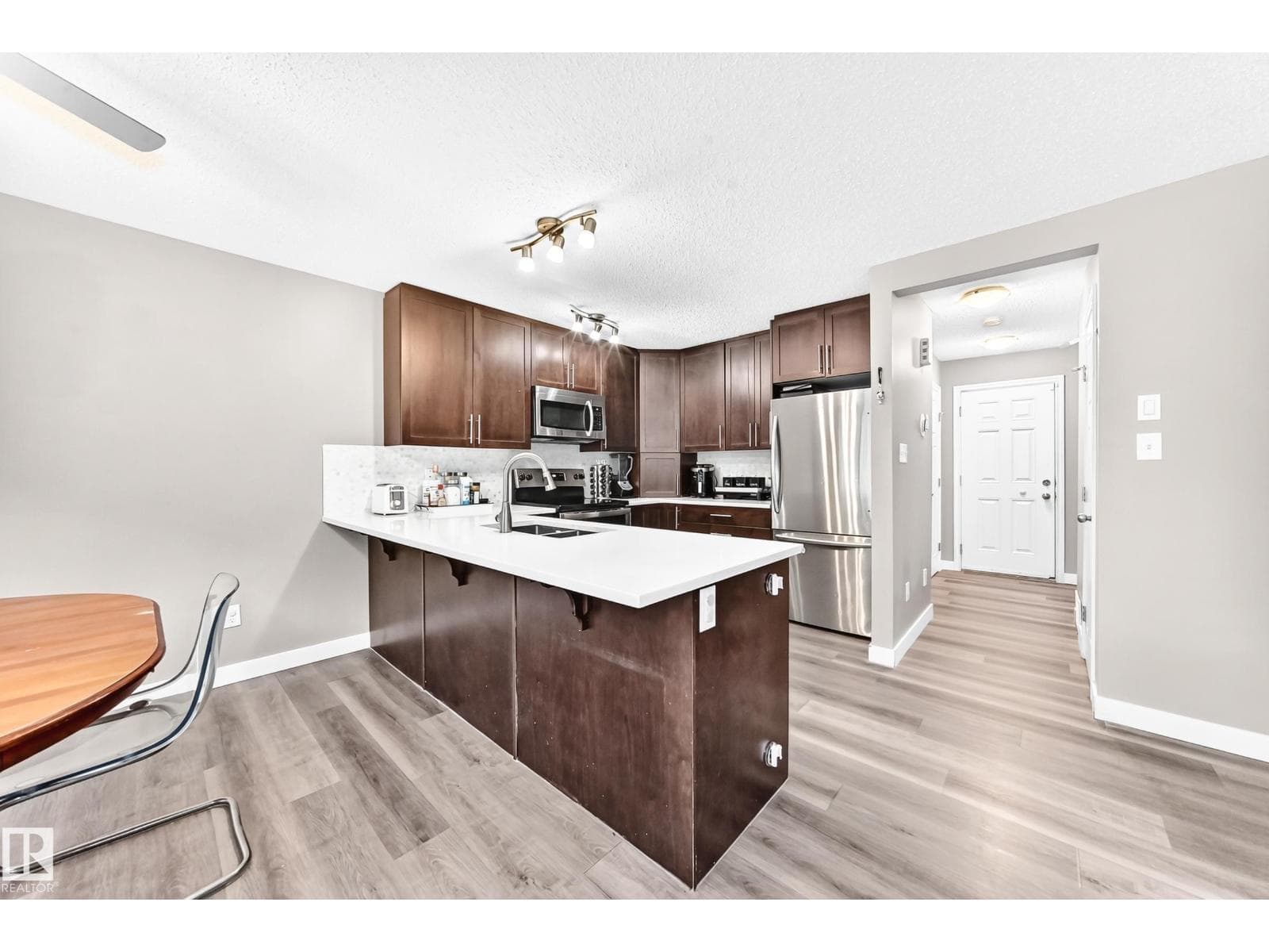 6123 13 AV SW — photo 5