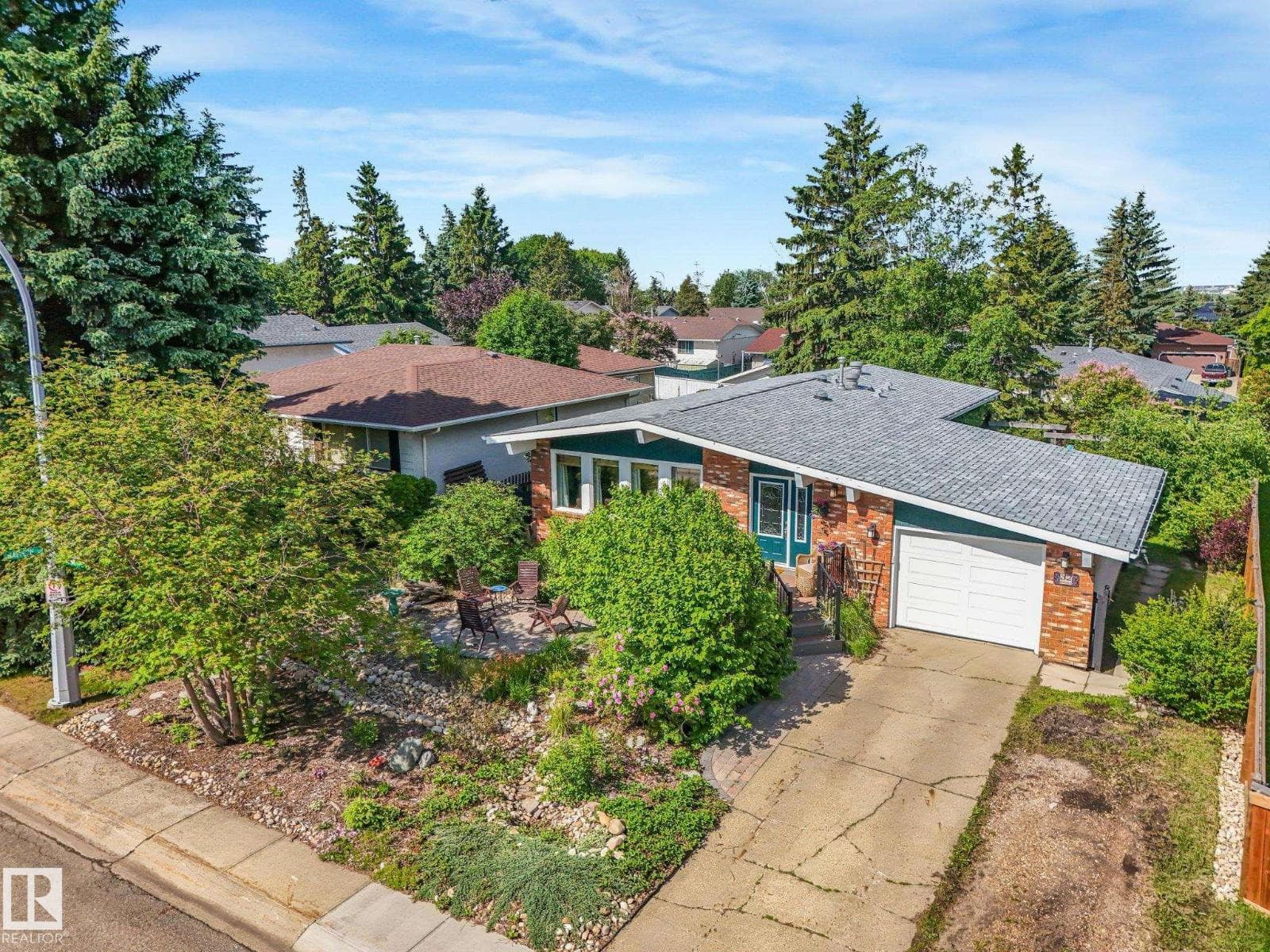32 Malvern DR — photo 2