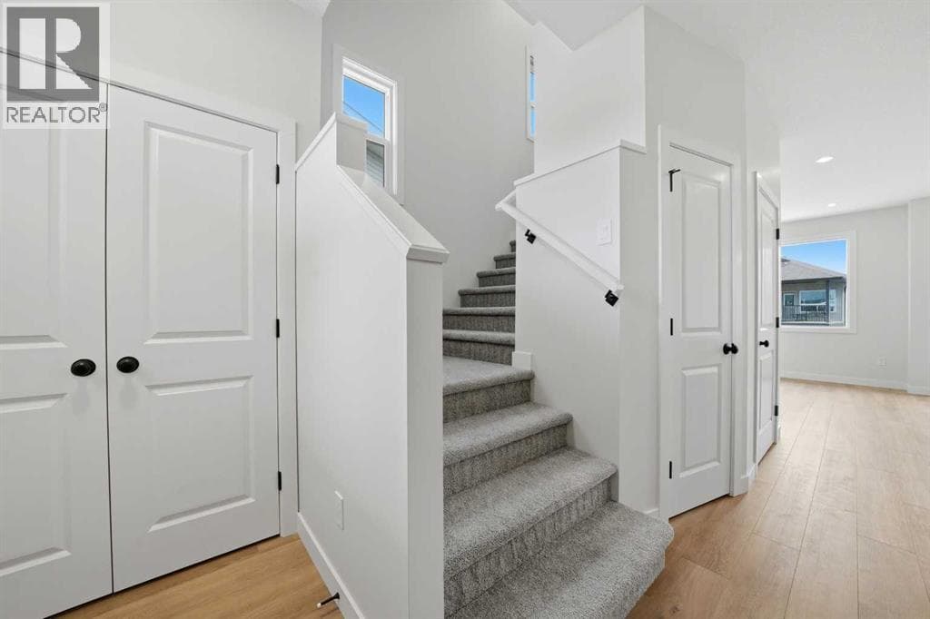 77 Pinnacle Close — photo 2
