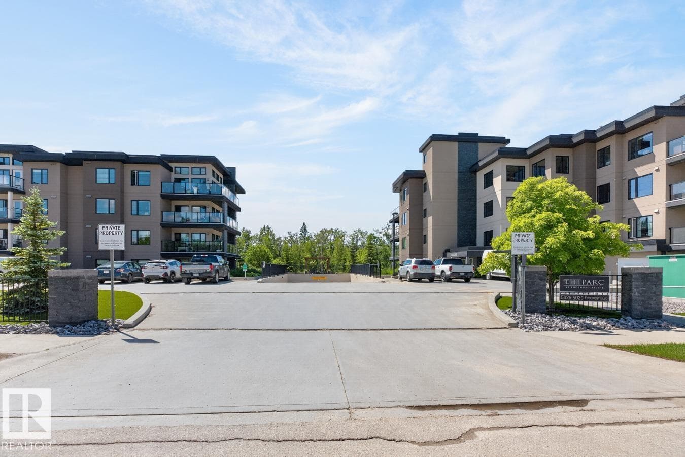 #207 5025 EDGEMONT BV NW — photo 2